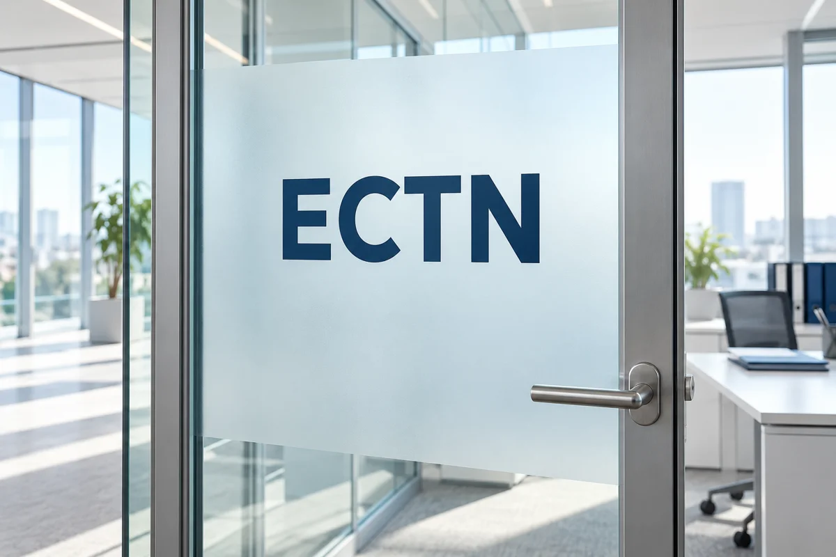 ECTN yazılı cam ofis kapısı; temsili hizmet görseli